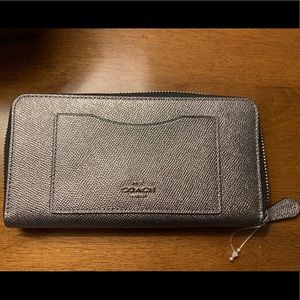 Coach Zip around wallet-Brand New